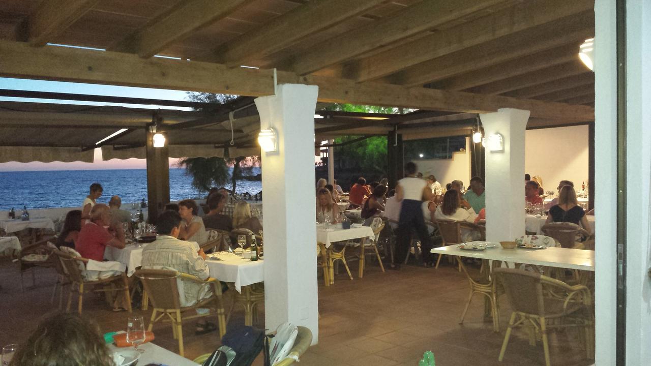 Hostal Restaurante Playa Colonia de Sant Jordi ภายนอก รูปภาพ