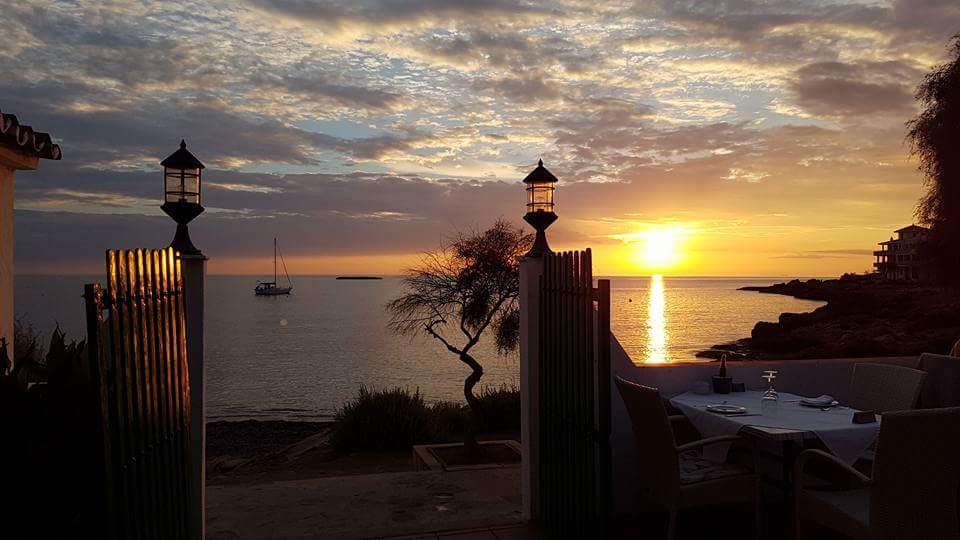 Hostal Restaurante Playa Colonia de Sant Jordi ภายนอก รูปภาพ